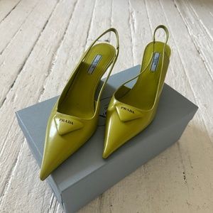 Prada leather yellow / lime green pump